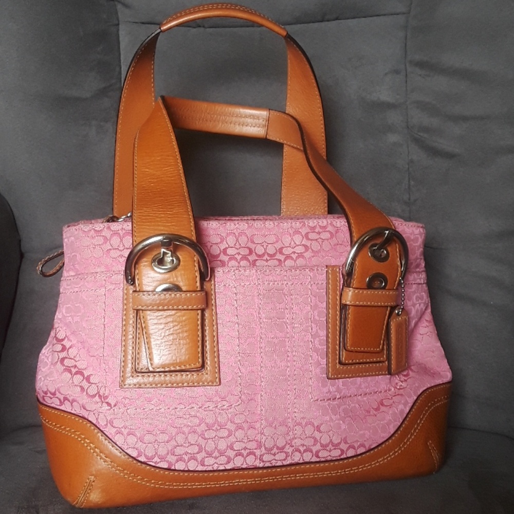 SOLD COACH MEDIUM-SIZED PURSE